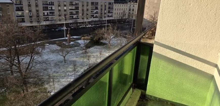 Debrecen, Abszolút belvárosában, Petőfi téren 54 nm lakás eladó
