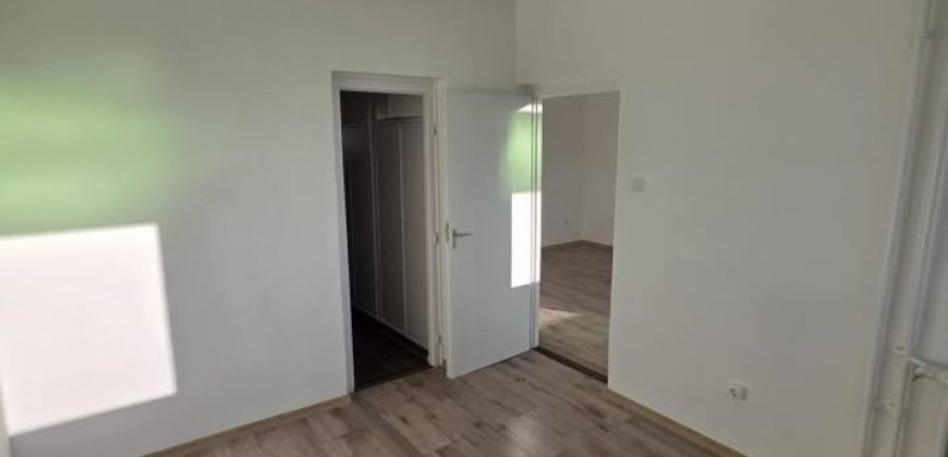 Debrecen, Abszolút belvárosában, Petőfi téren 54 nm lakás eladó