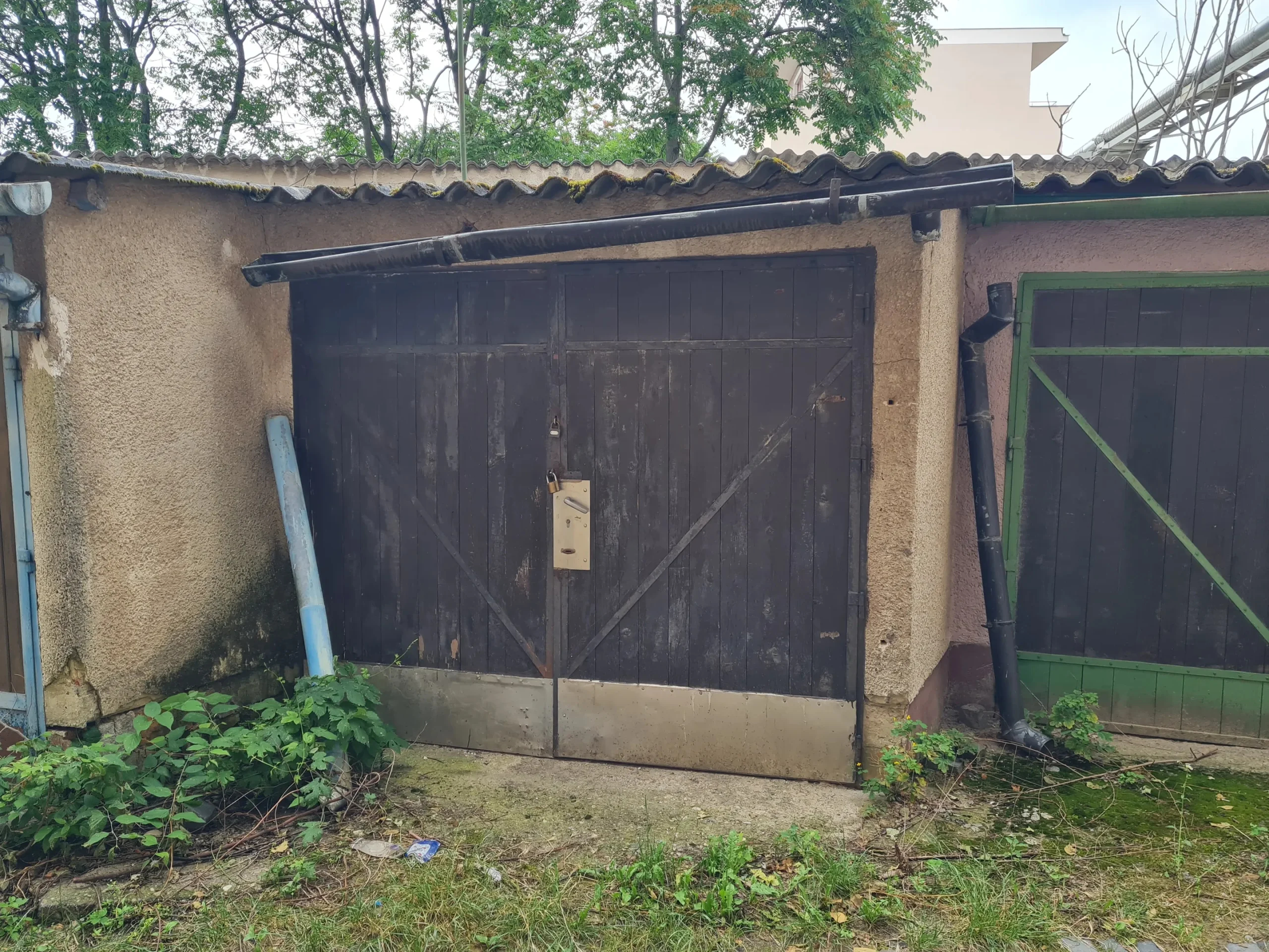 Debrecen belvárosában, Vásáry István utcában garázs eladó