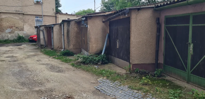 Debrecen belvárosában, Vásáry István utcában garázs eladó