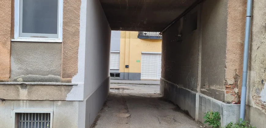 Debrecen belvárosában, Vásáry István utcában garázs eladó