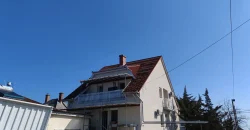 Debrecen, Vadliba utca, ikerház fele eladó