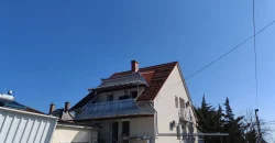 Debrecen, Vadliba utca, ikerház fele eladó