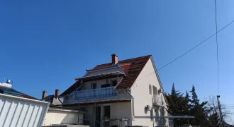Debrecen, Vadliba utca, ikerház fele eladó