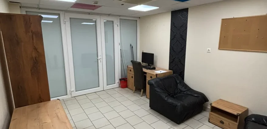 Debrecen-Belváros, Hal köz Üzletházban 20 nm-es üzlethelyiség kiadó.