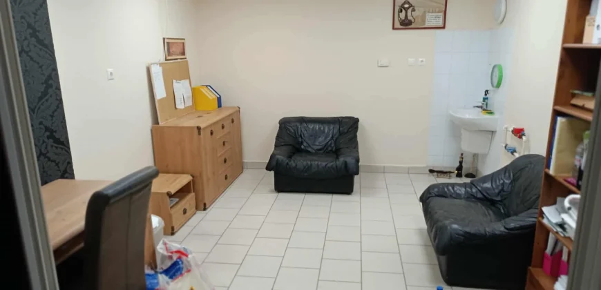 Debrecen-Belváros, Hal köz Üzletházban 20 nm-es üzlethelyiség kiadó.