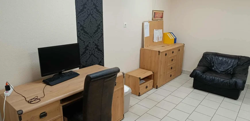 Debrecen-Belváros, Hal köz Üzletházban 20 nm-es üzlethelyiség kiadó.