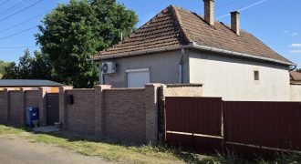 Berettyóújfalu, Kisfaludy utcában családi ház eladó