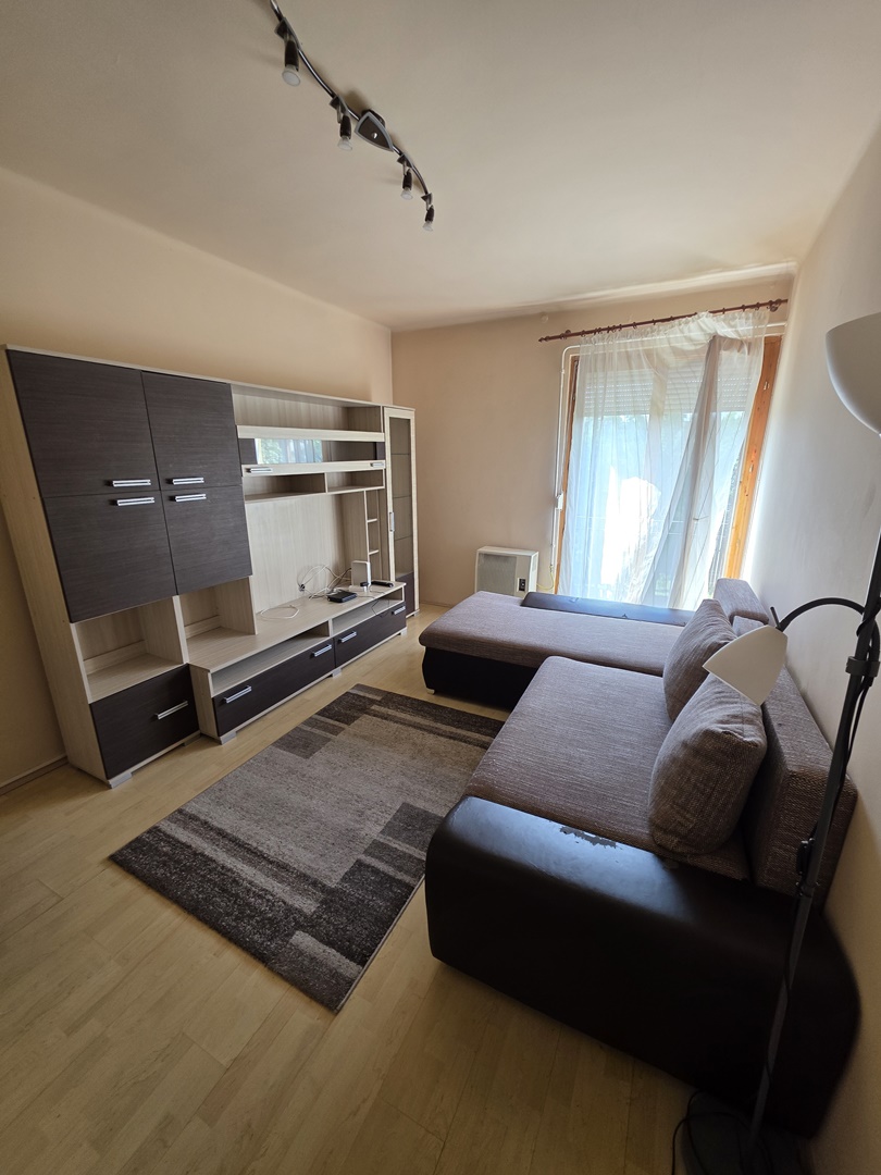 Debrecen, Kassai úti Campushoz közel 2 szobás gázfűtéses lakás eladó.