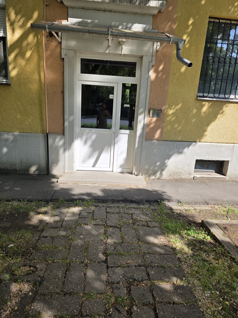Debrecen, Kassai úti Campushoz közel 2 szobás gázfűtéses lakás eladó.