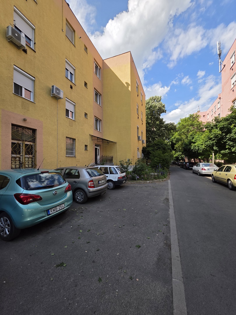 Debrecen, Kassai úti Campushoz közel 2 szobás gázfűtéses lakás eladó.