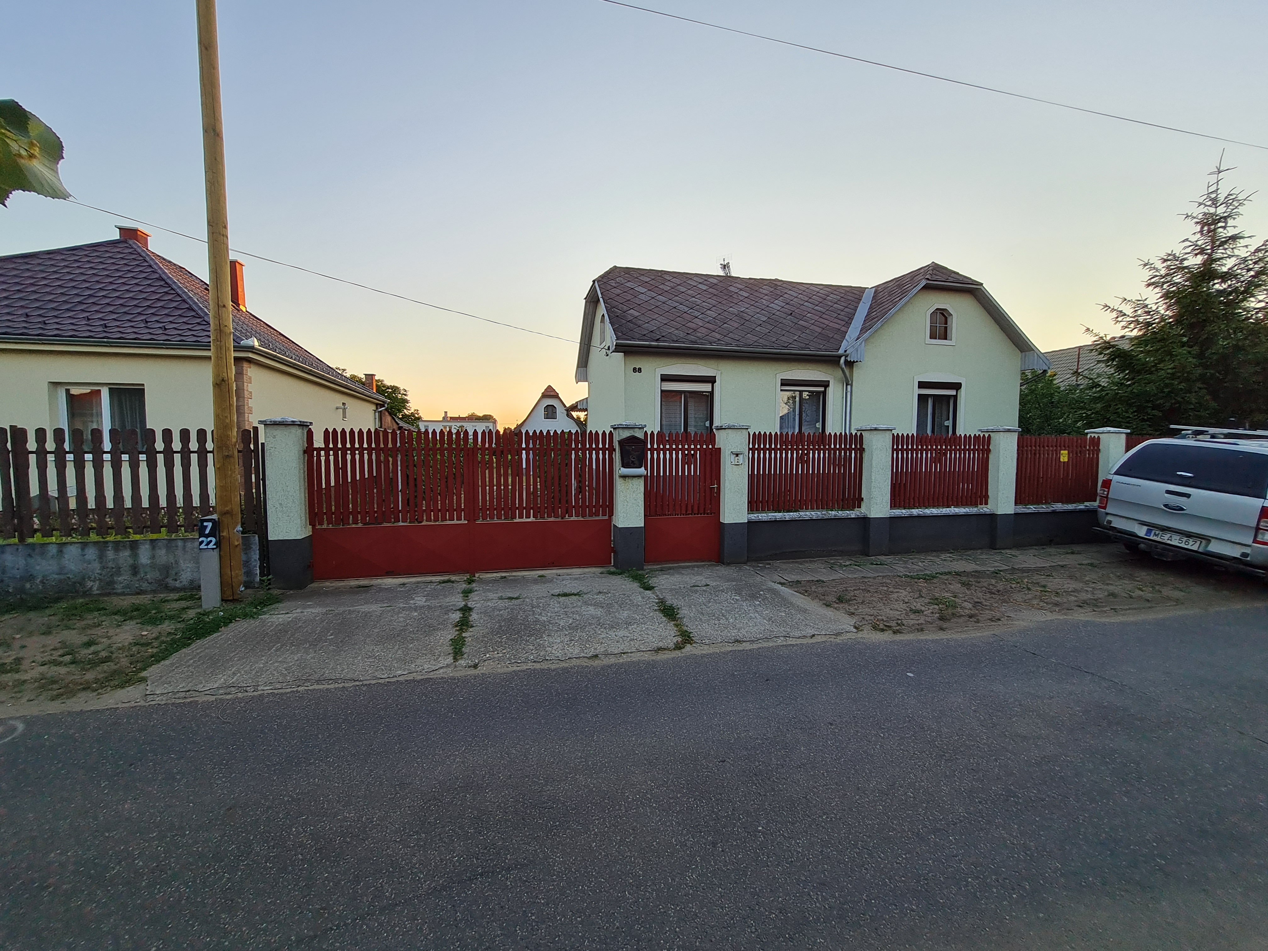 Debrecen-Csapókert, 70 nm-es, bútorozatlan családi ház kiadó
