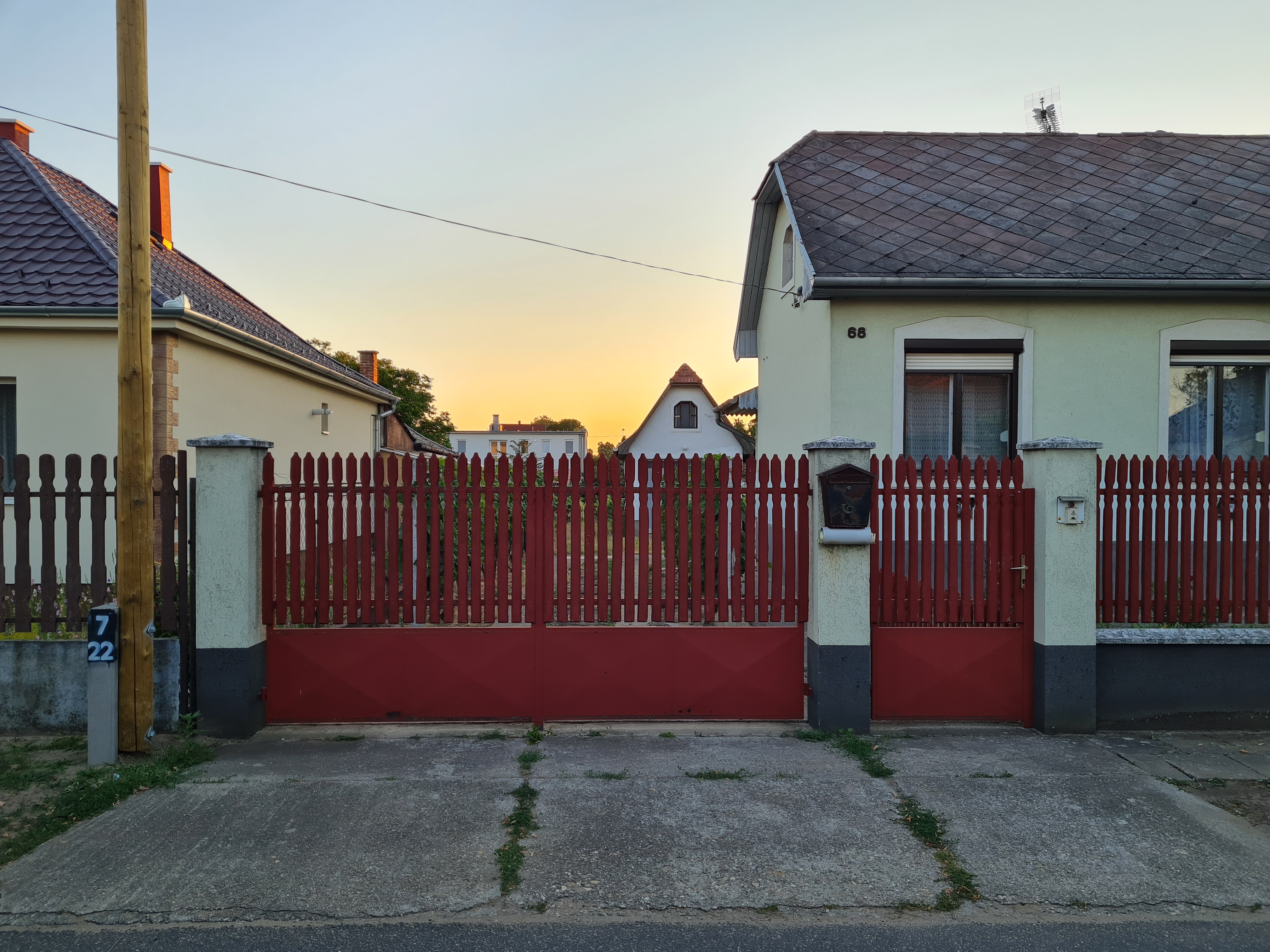 Debrecen-Csapókert, 70 nm-es, bútorozatlan családi ház kiadó