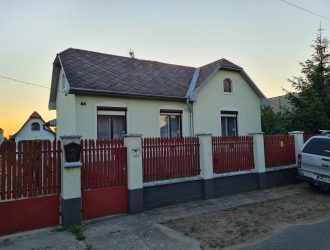 Debrecen-Csapókert, 70 nm-es, bútorozatlan családi ház kiadó