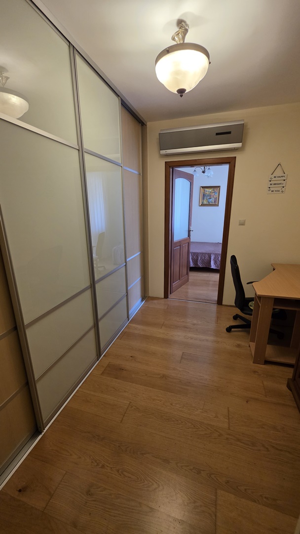 Debreceni Egyetem mellett 87nm, 2 szoba+nappalis, bútorozott szép lakás kiadó.