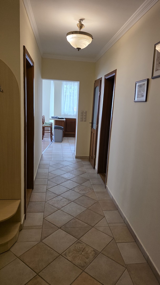 Debreceni Egyetem mellett 87nm, 2 szoba+nappalis, bútorozott szép lakás kiadó.