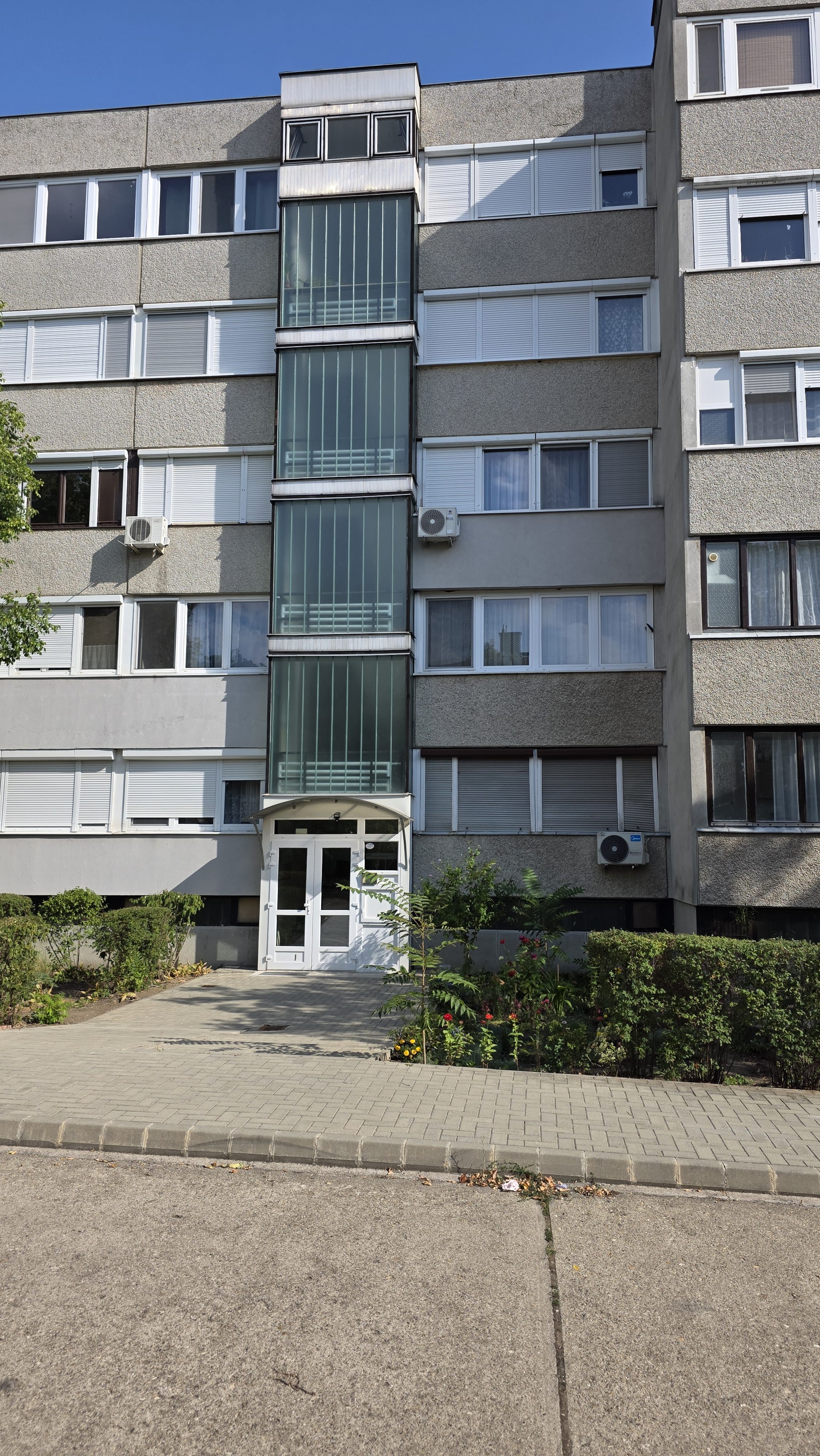 Debreceni egyetemhez közel 2 szobás erkélyes klímás szép lakás kiadó